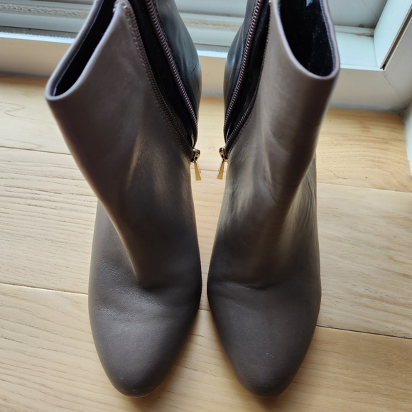 Ann Taylor 2-tone(black and grey) booties - Picture 2 of 4